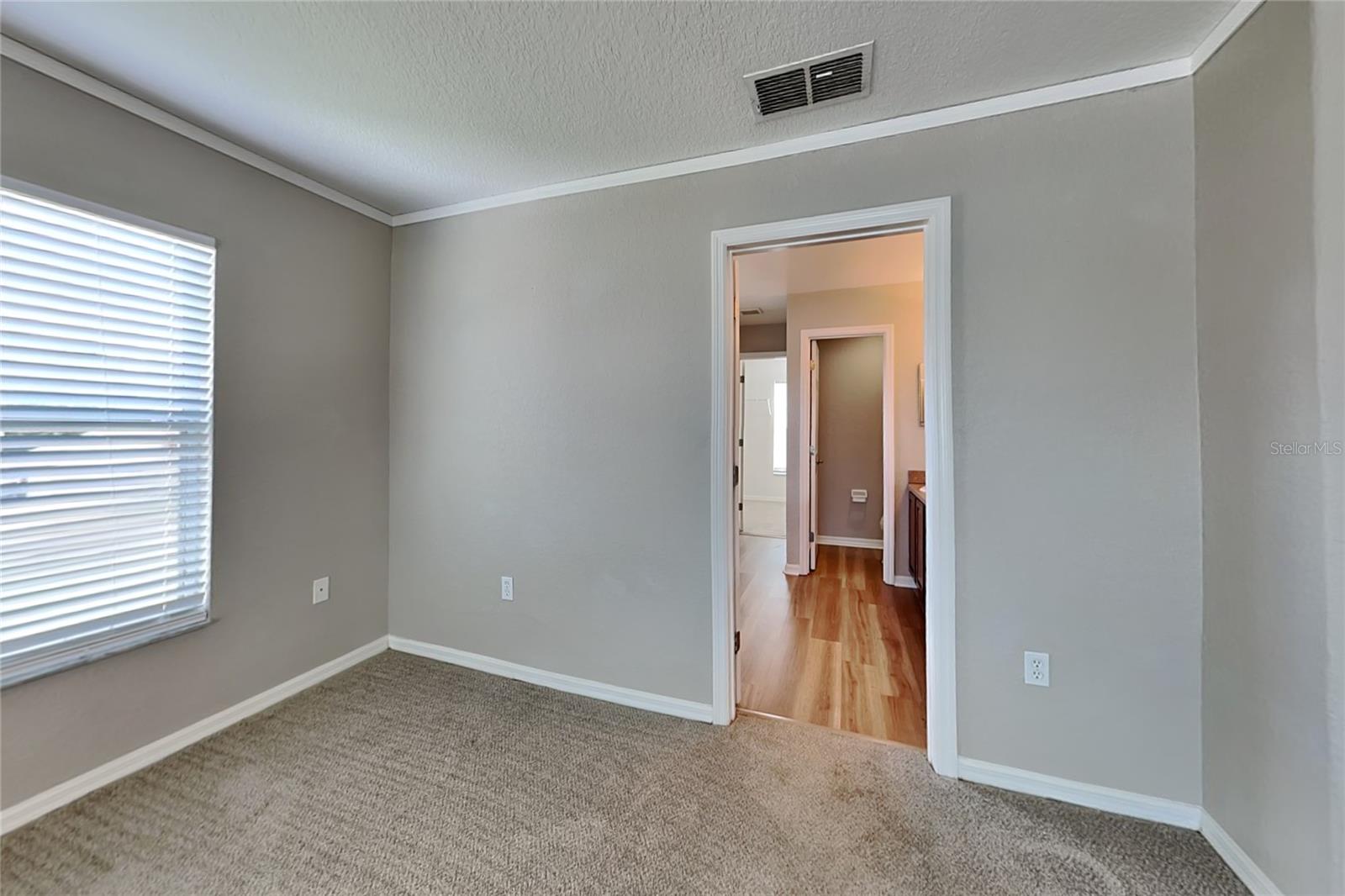O6442084 Property Photo 8