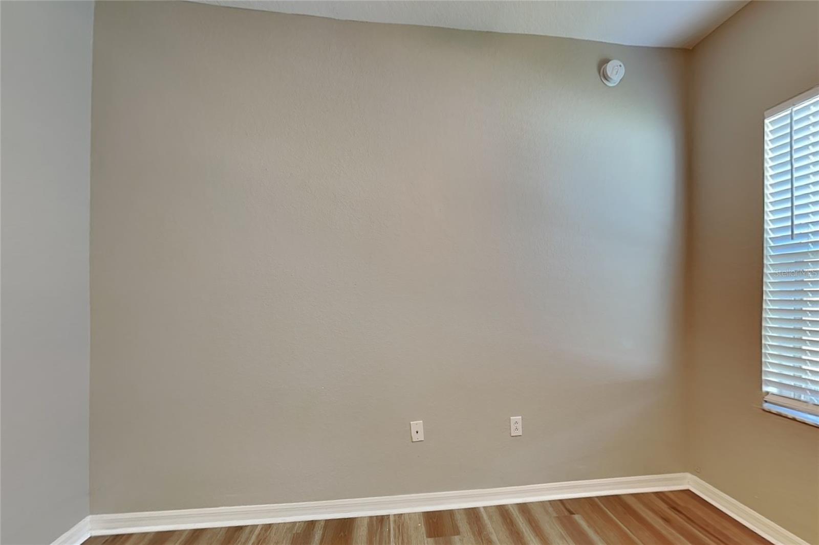 O6442084 Property Photo 11