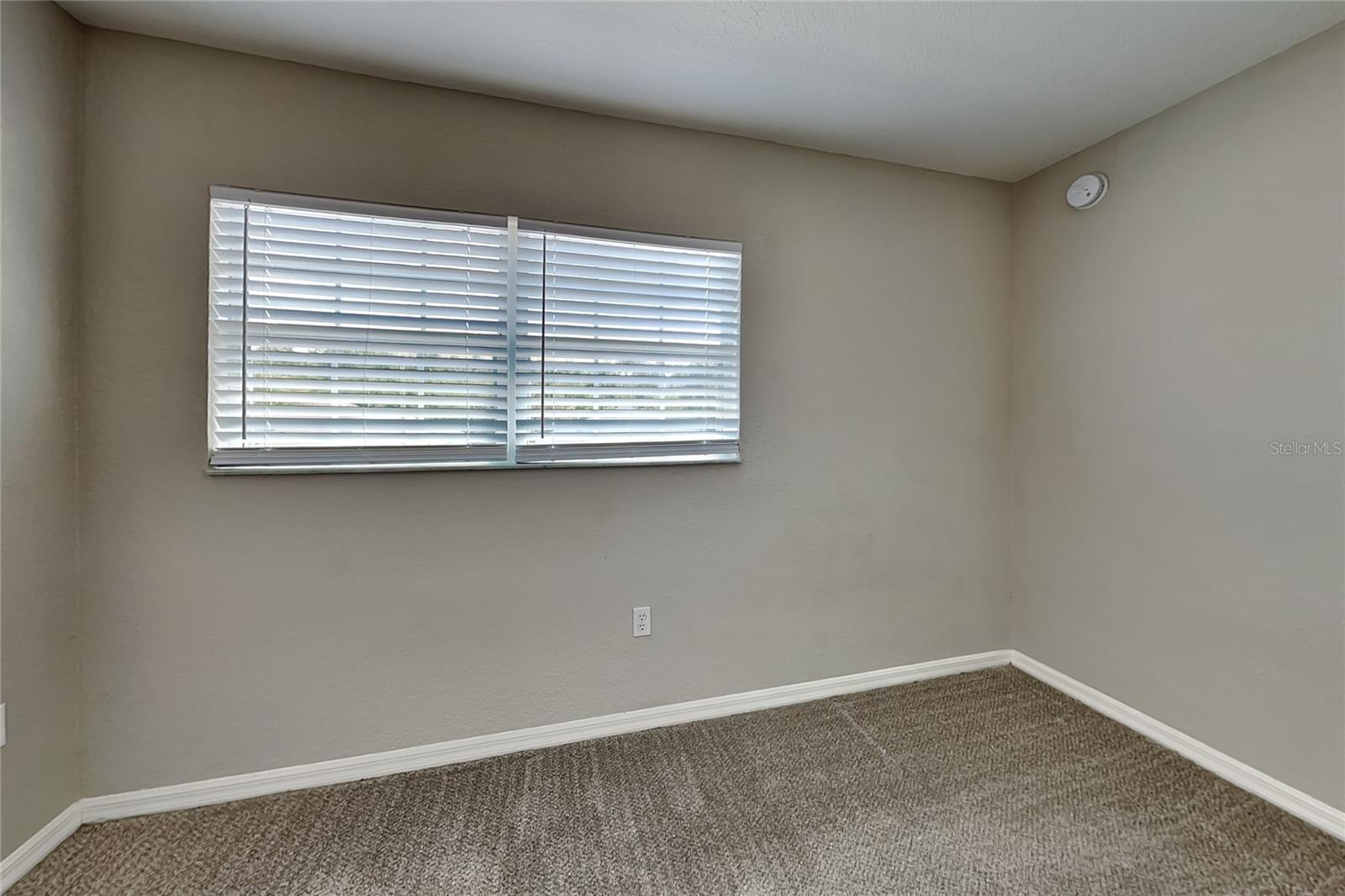 O6442084 Property Photo 12