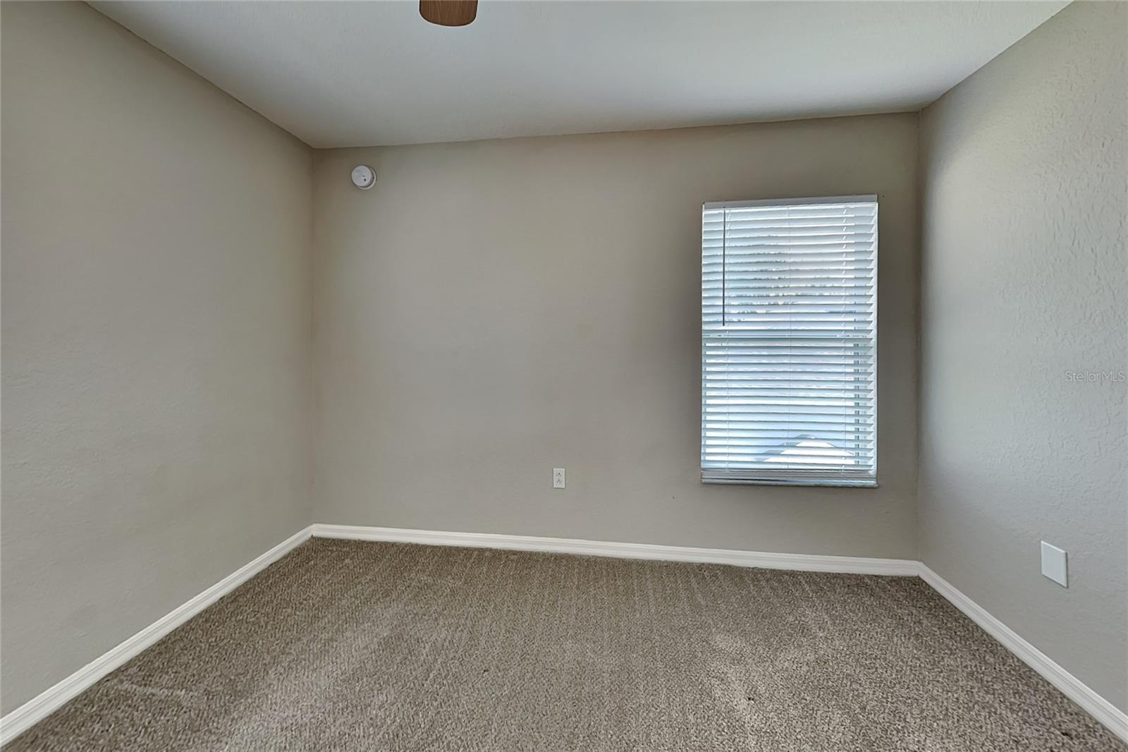 O6442084 Property Photo 13