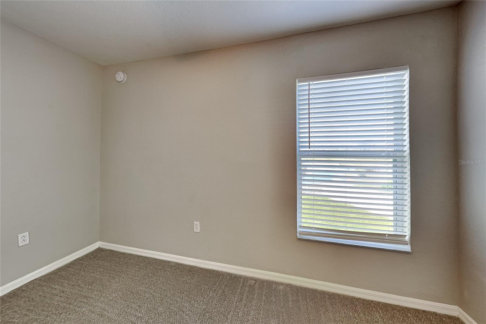 O6442084 Property Photo 14