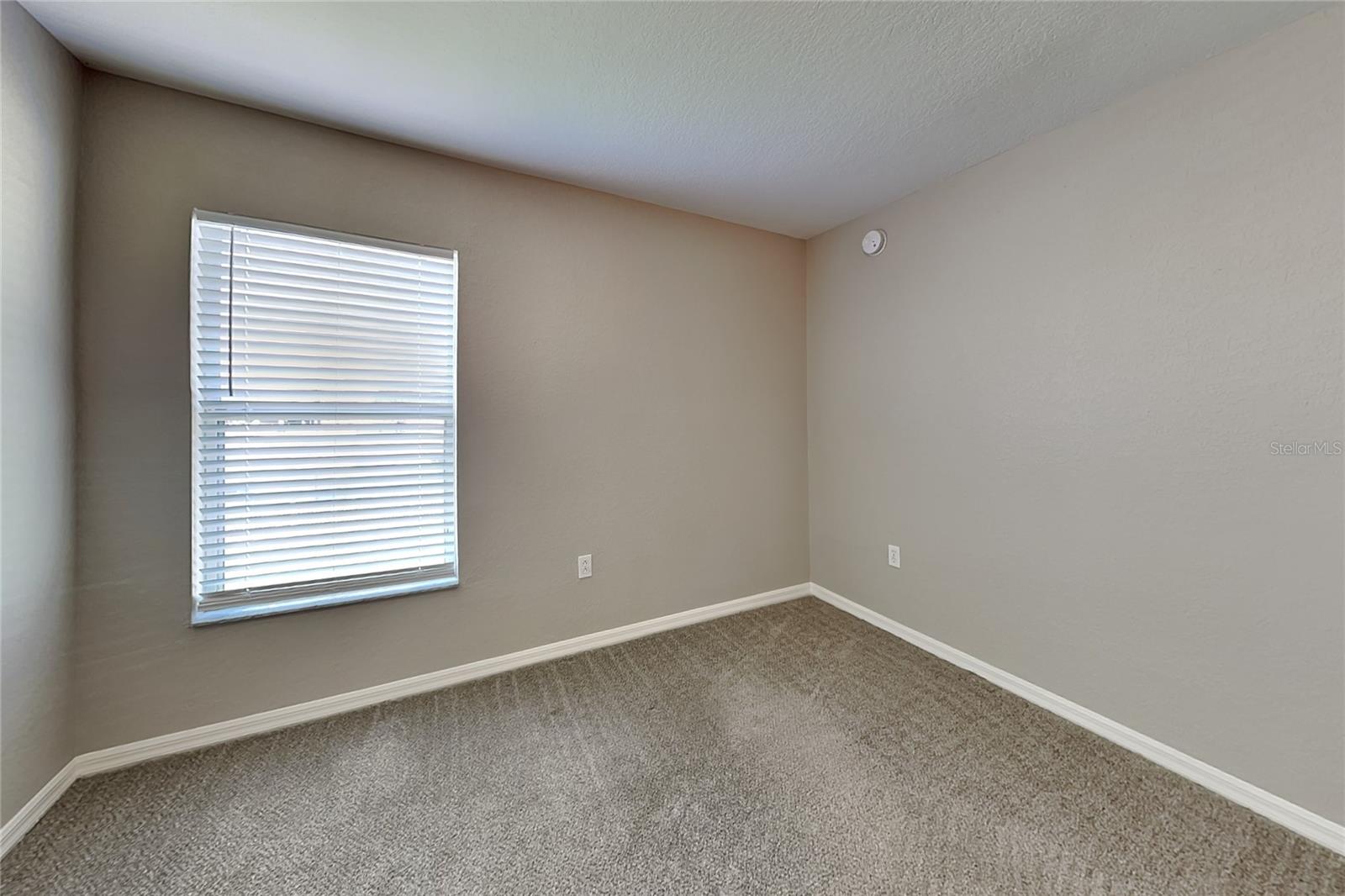 O6442084 Property Photo 15