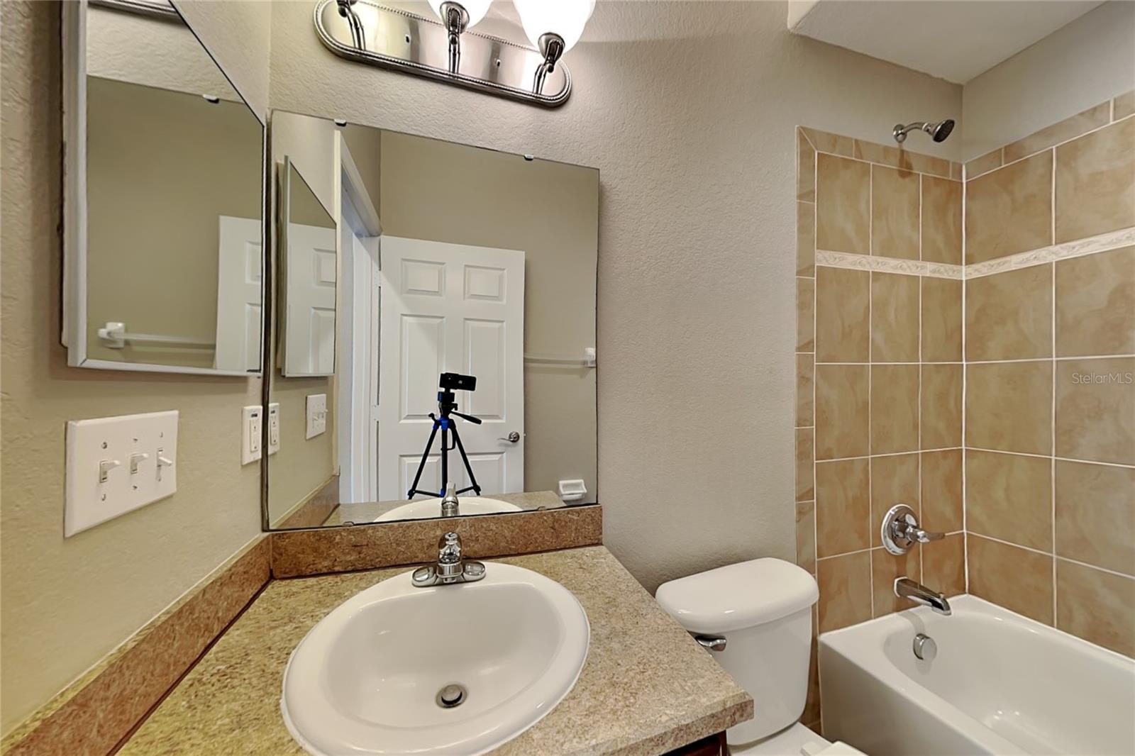 O6442084 Property Photo 16