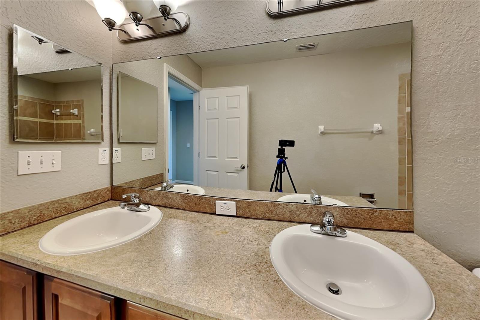 O6442084 Property Photo 18