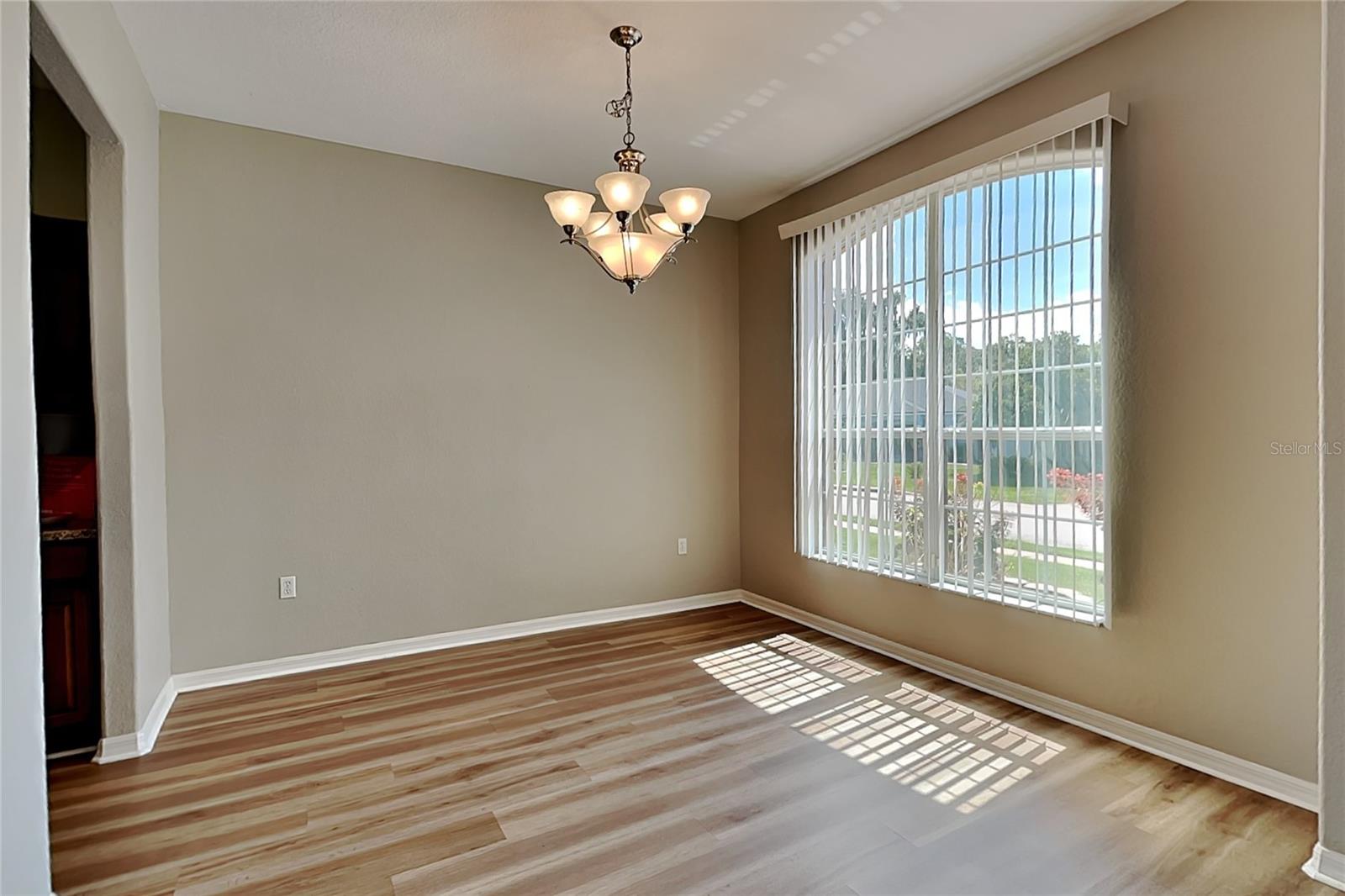 O6442084 Property Photo 21