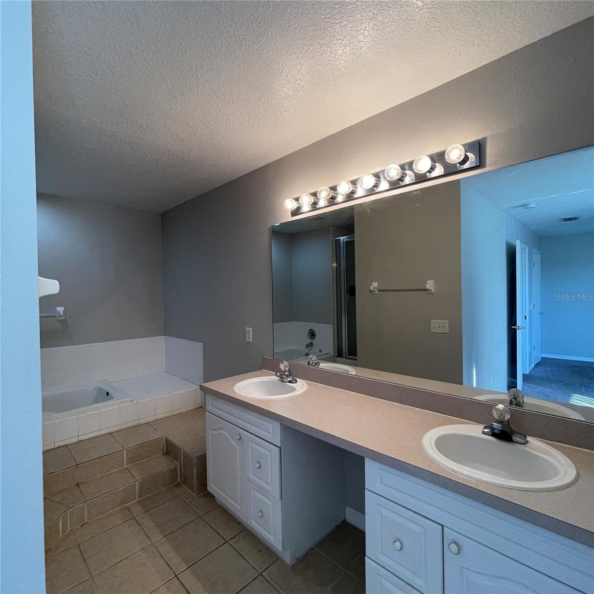 621 Washington Palm Loop Property Photo 14