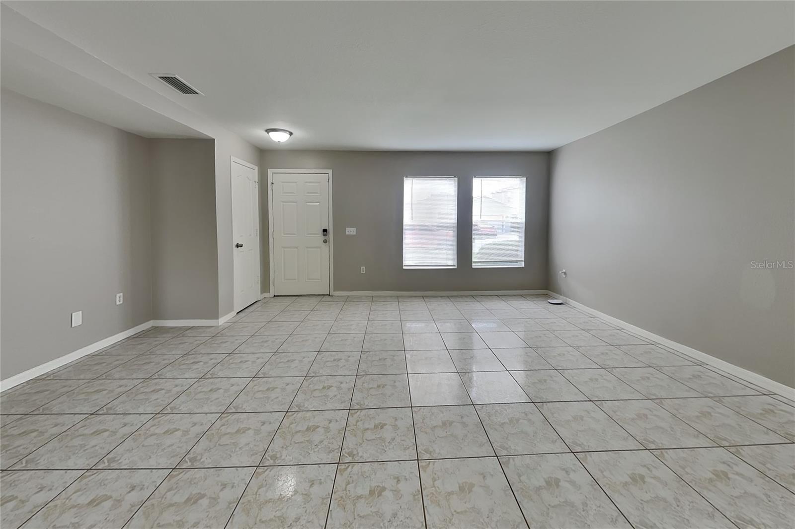 O6442102 Property Photo 2