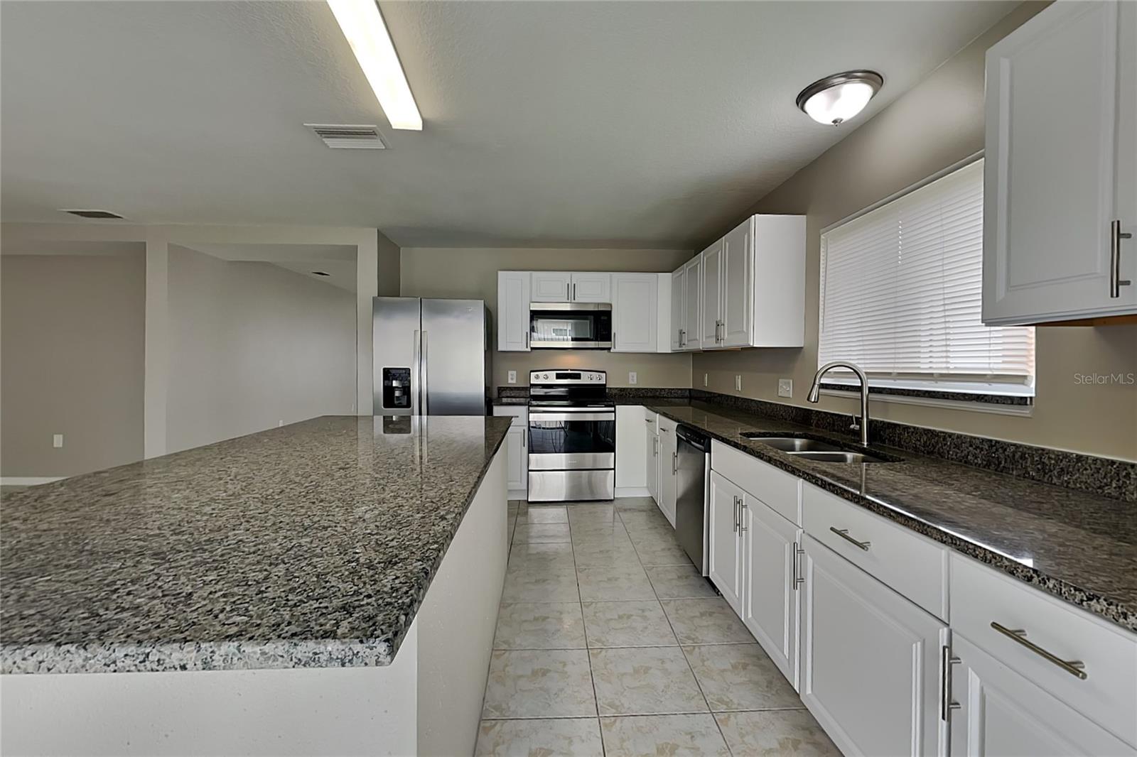 O6442102 Property Photo 6