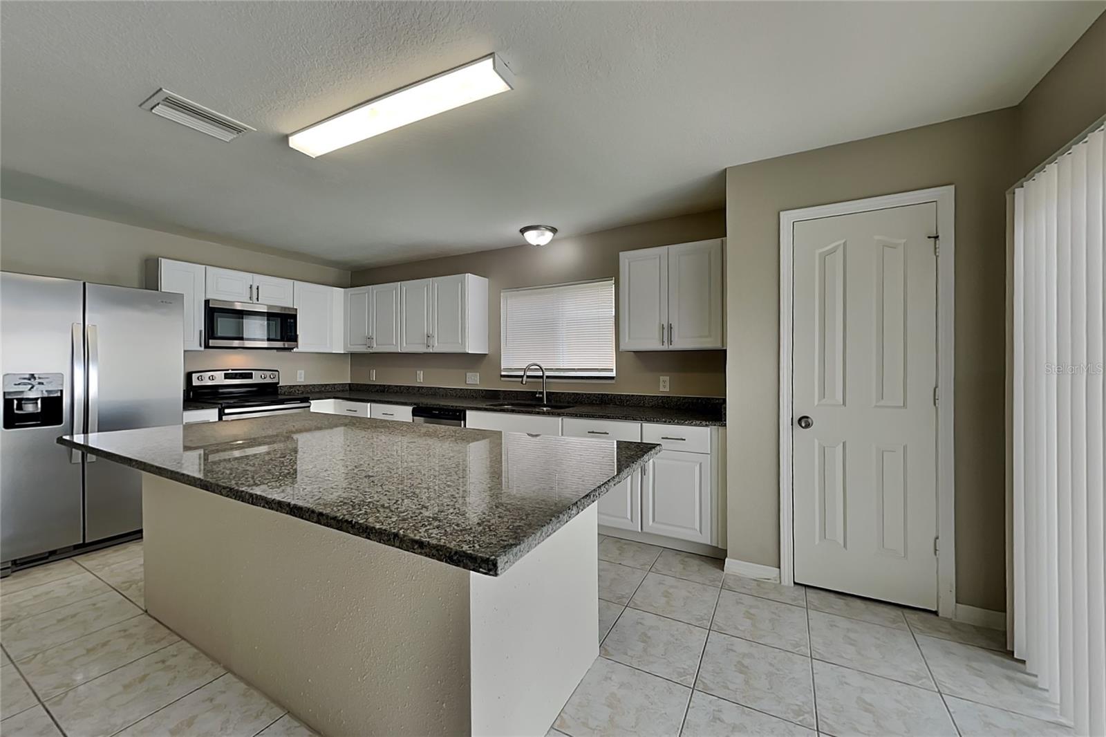 O6442102 Property Photo 7
