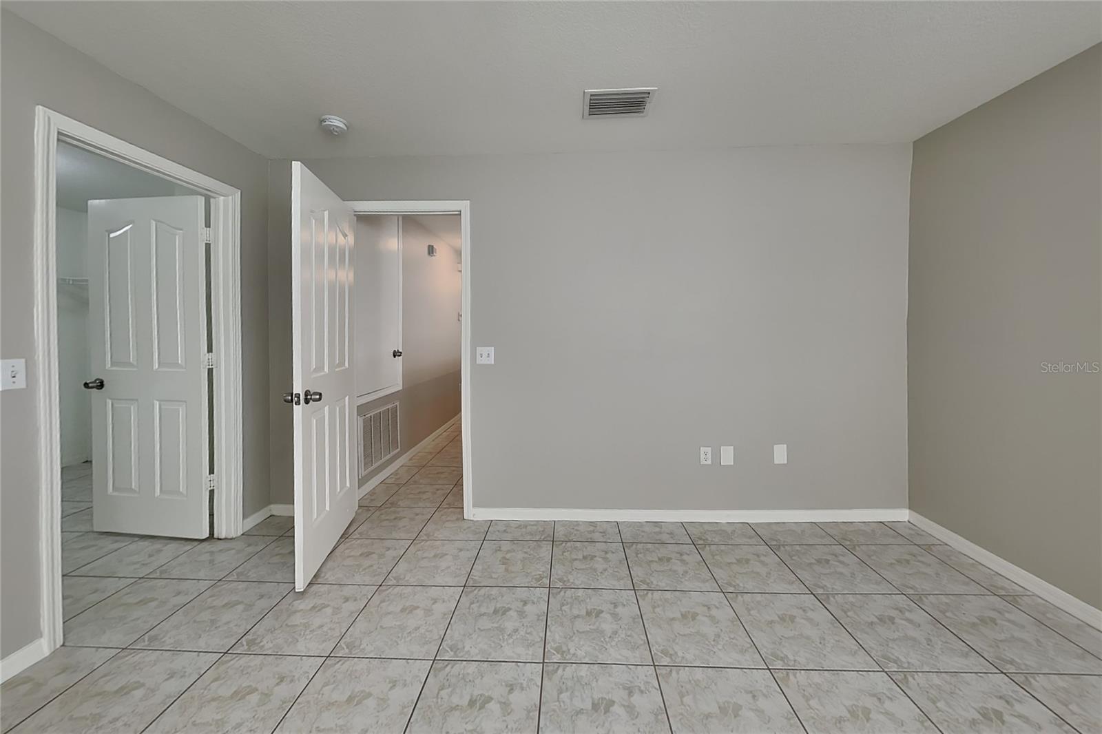 O6442102 Property Photo 9