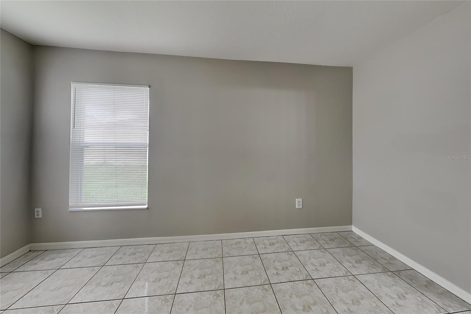 O6442102 Property Photo 10