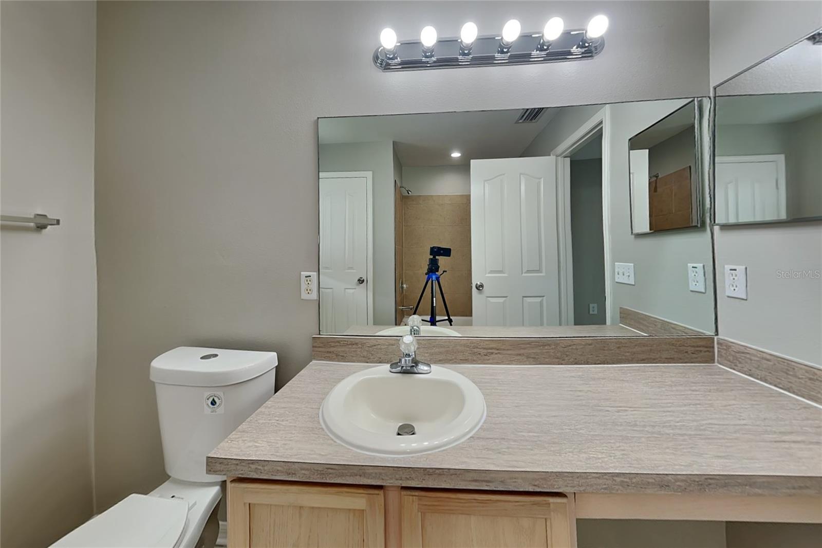 O6442102 Property Photo 11