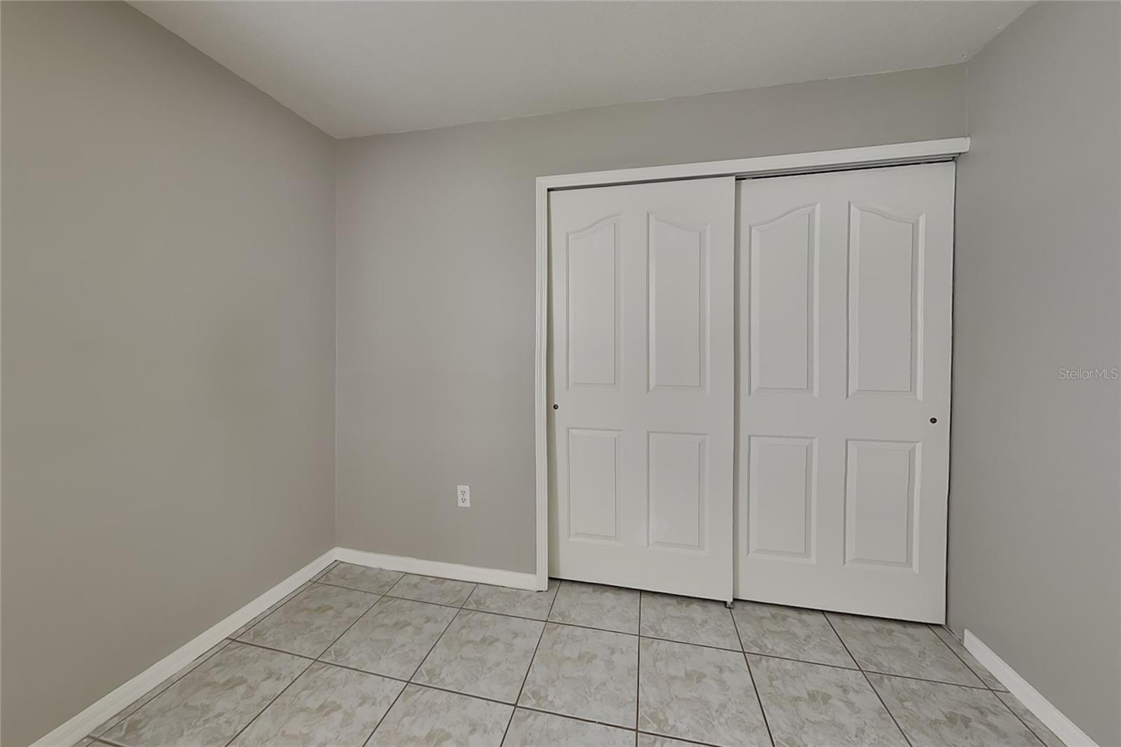 O6442102 Property Photo 12