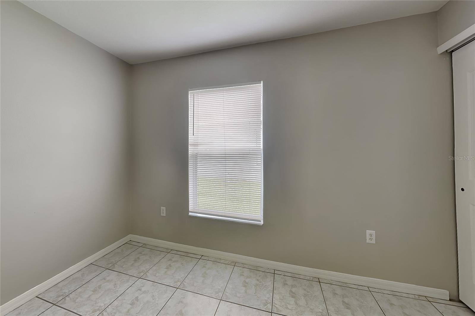 O6442102 Property Photo 14