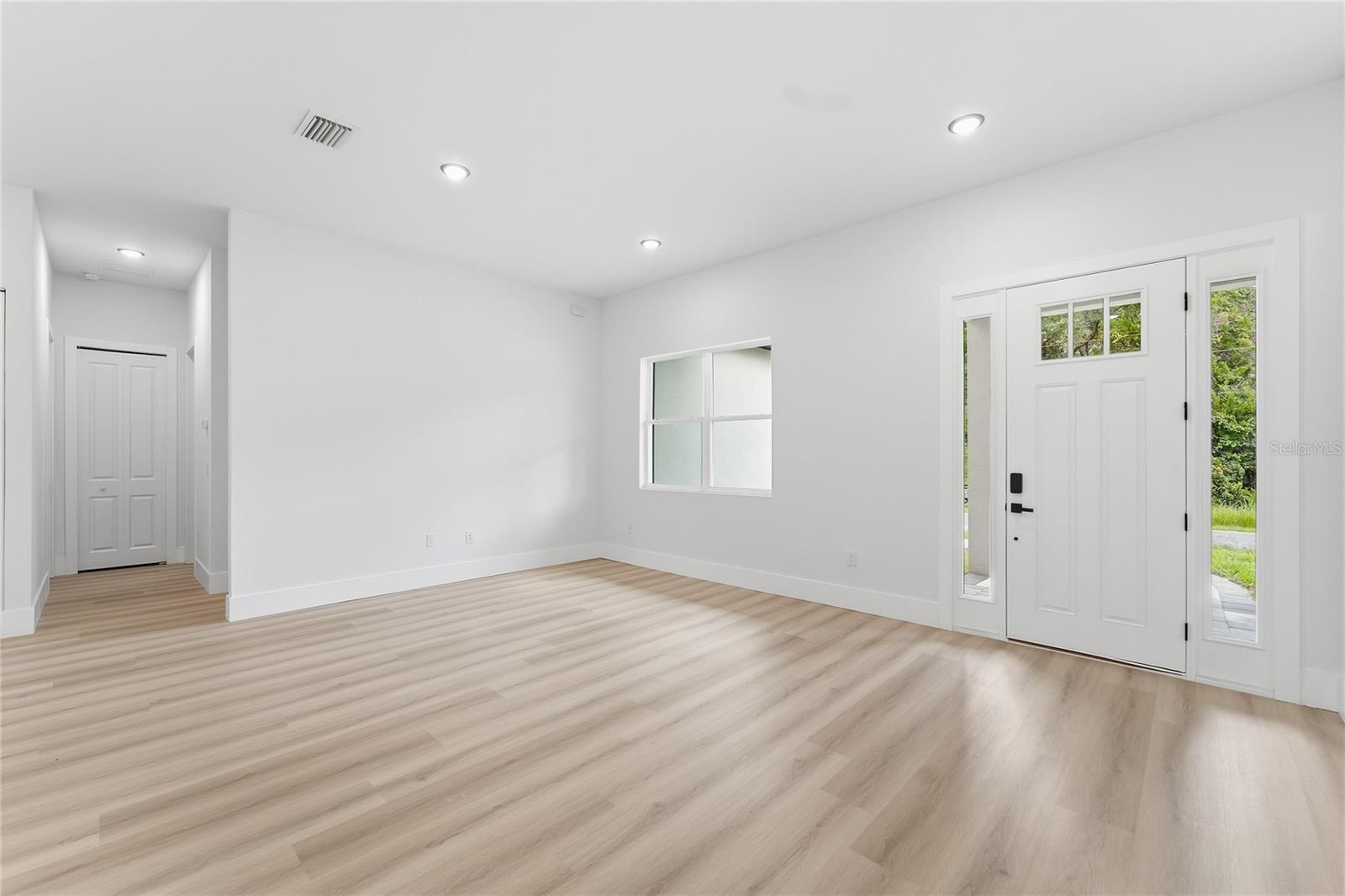 3812 E Walker St Property Photo 6