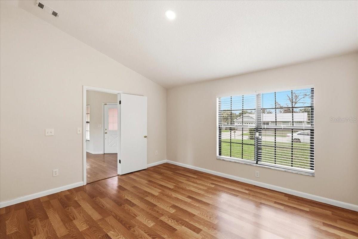 5045 Catspaw Ct Property Photo 4