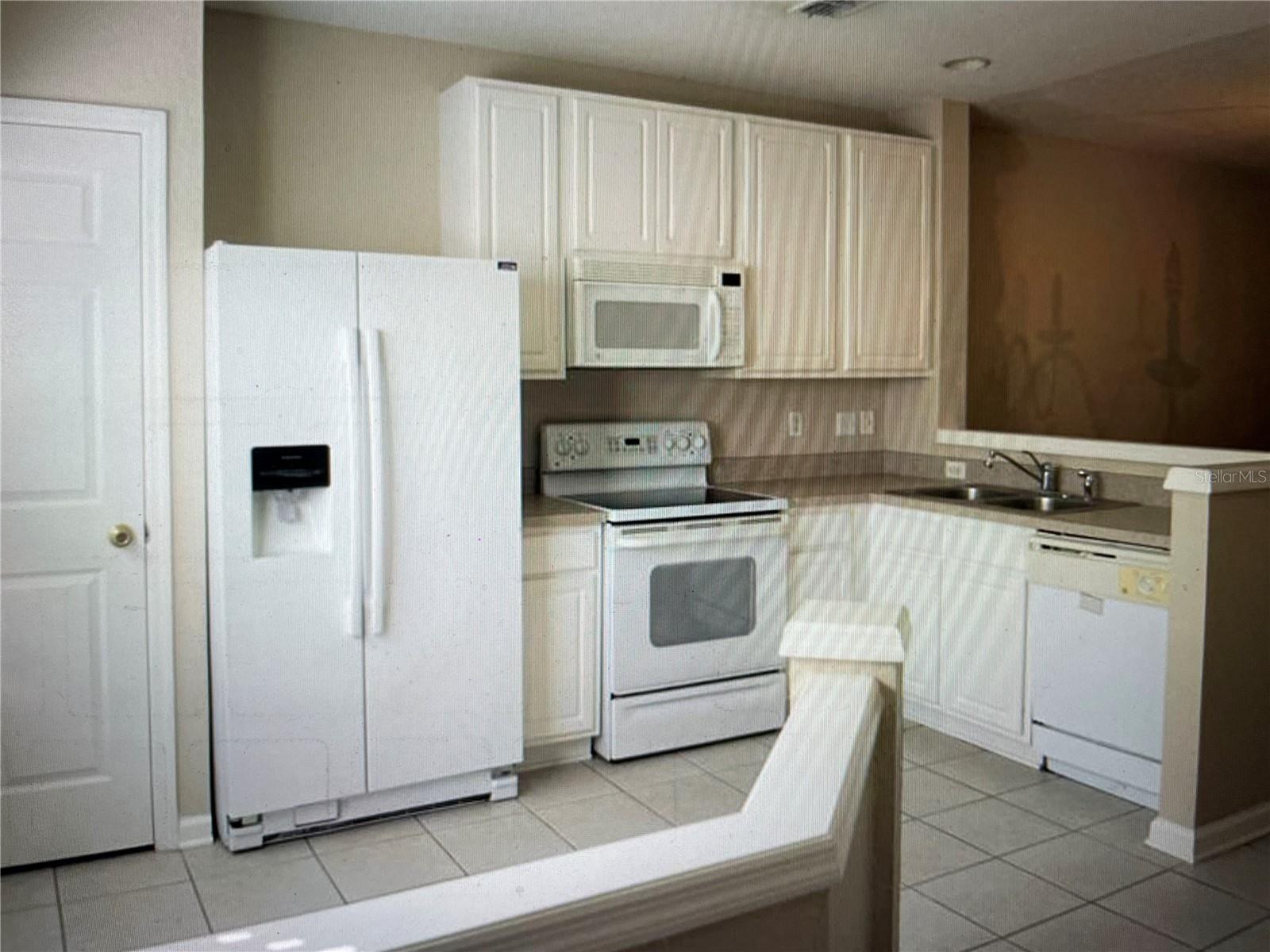 800 Shropshire Loop Property Photo 2