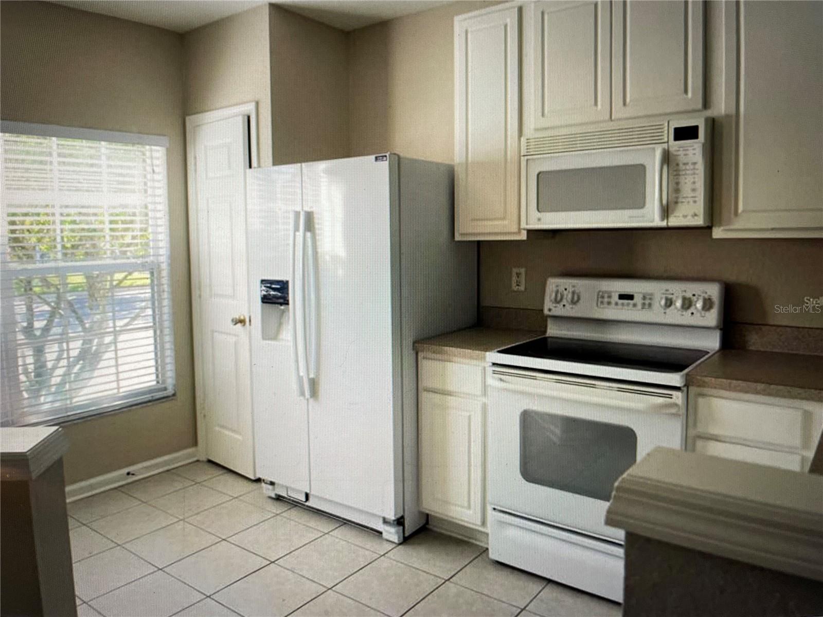 800 Shropshire Loop Property Photo 3