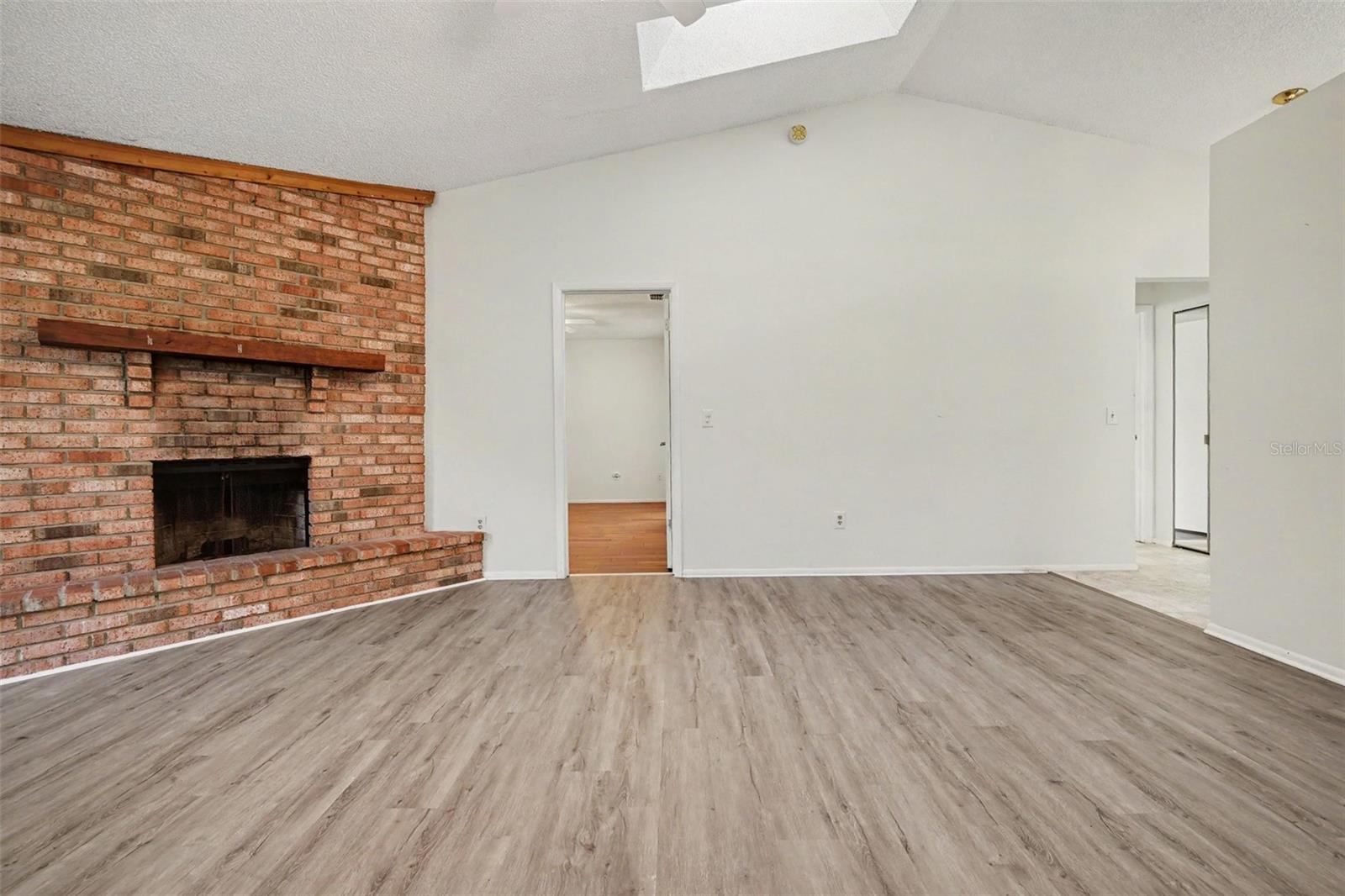 2362 Whitehorse St Property Photo 7