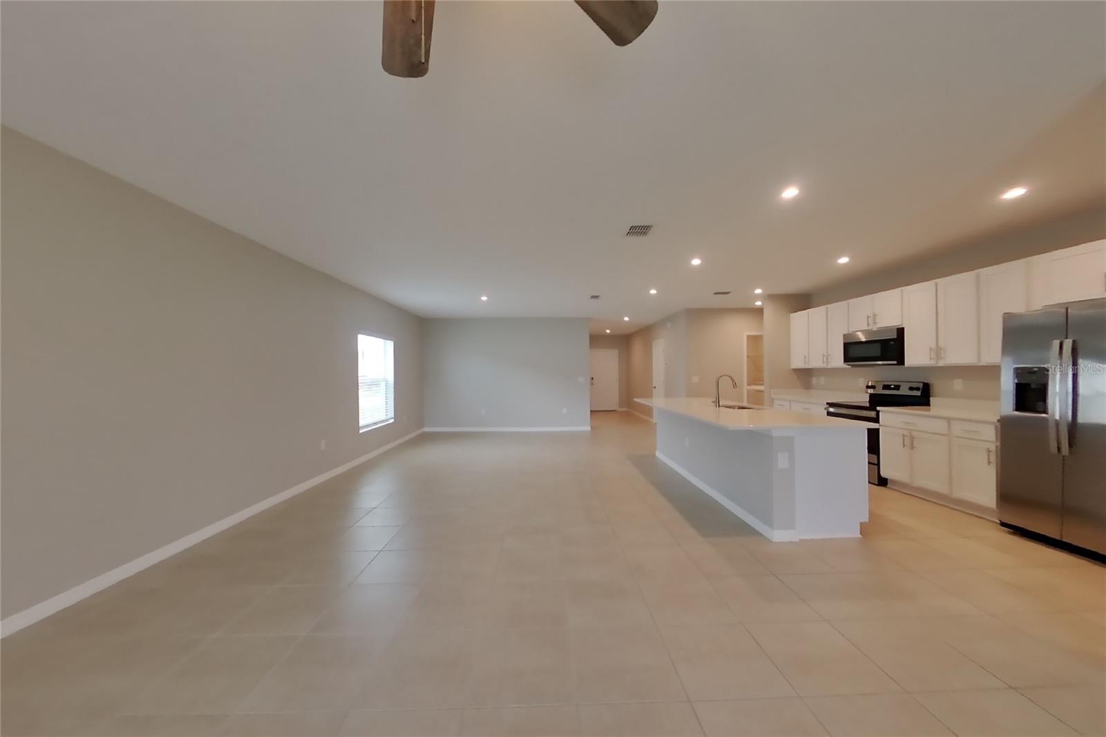 O6442142 Property Photo 2