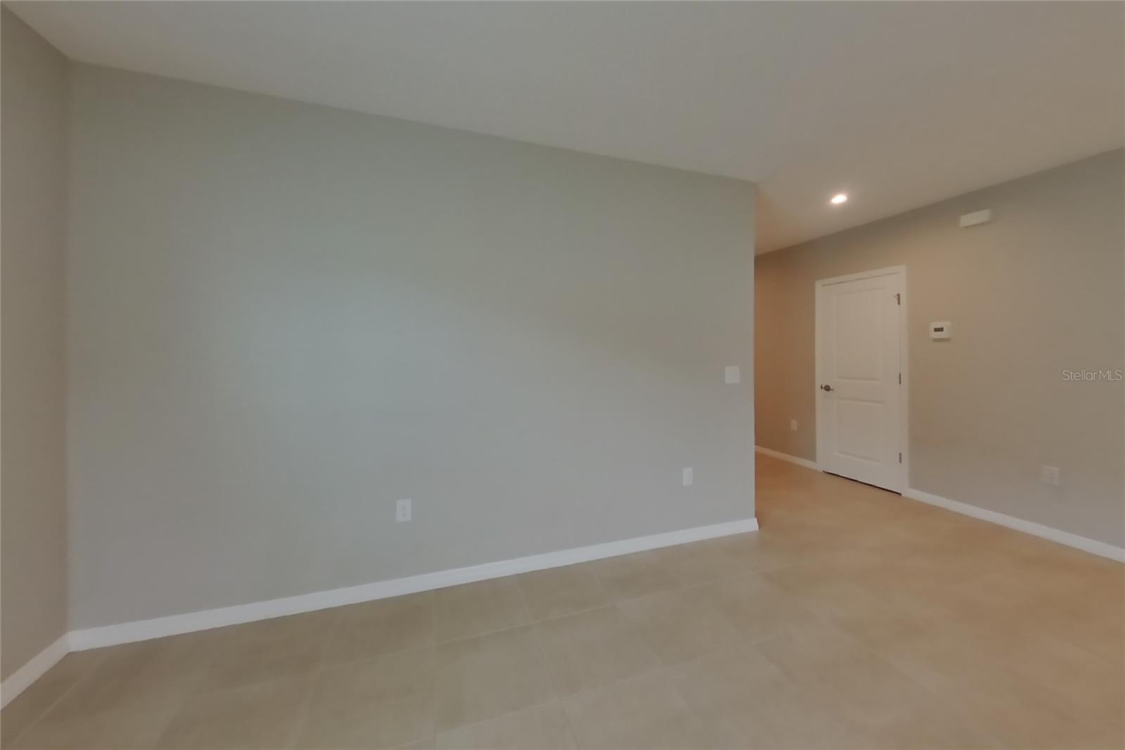 O6442142 Property Photo 5