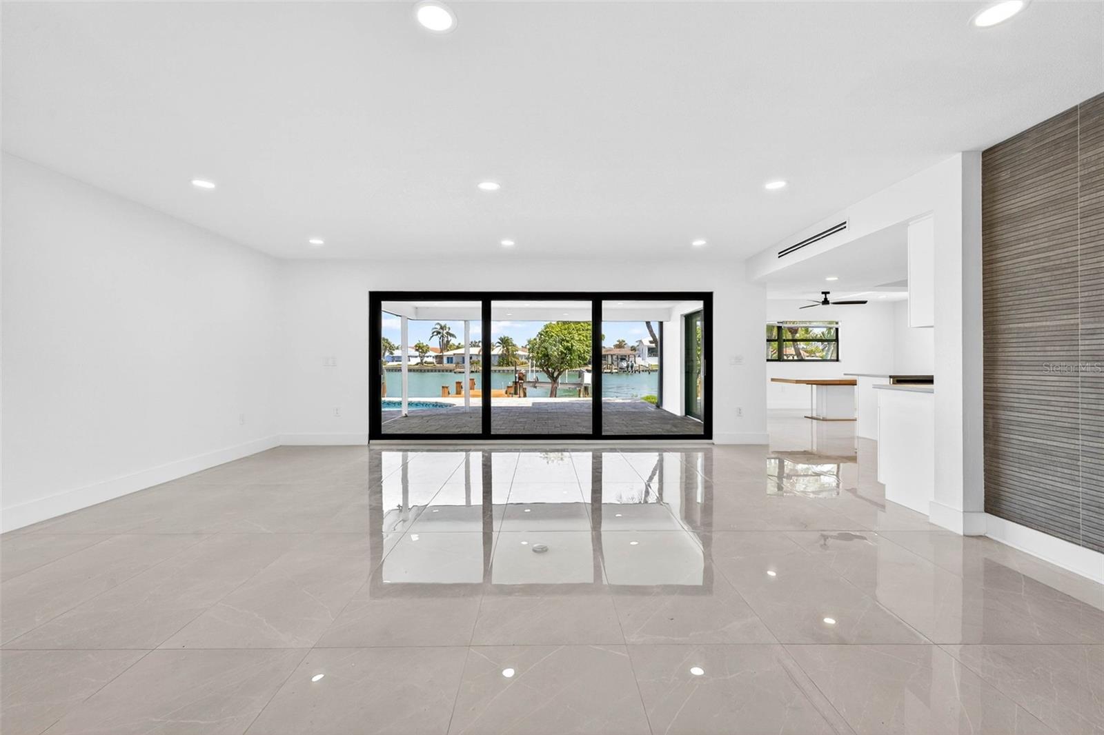319 Midway Is Property Photo 3