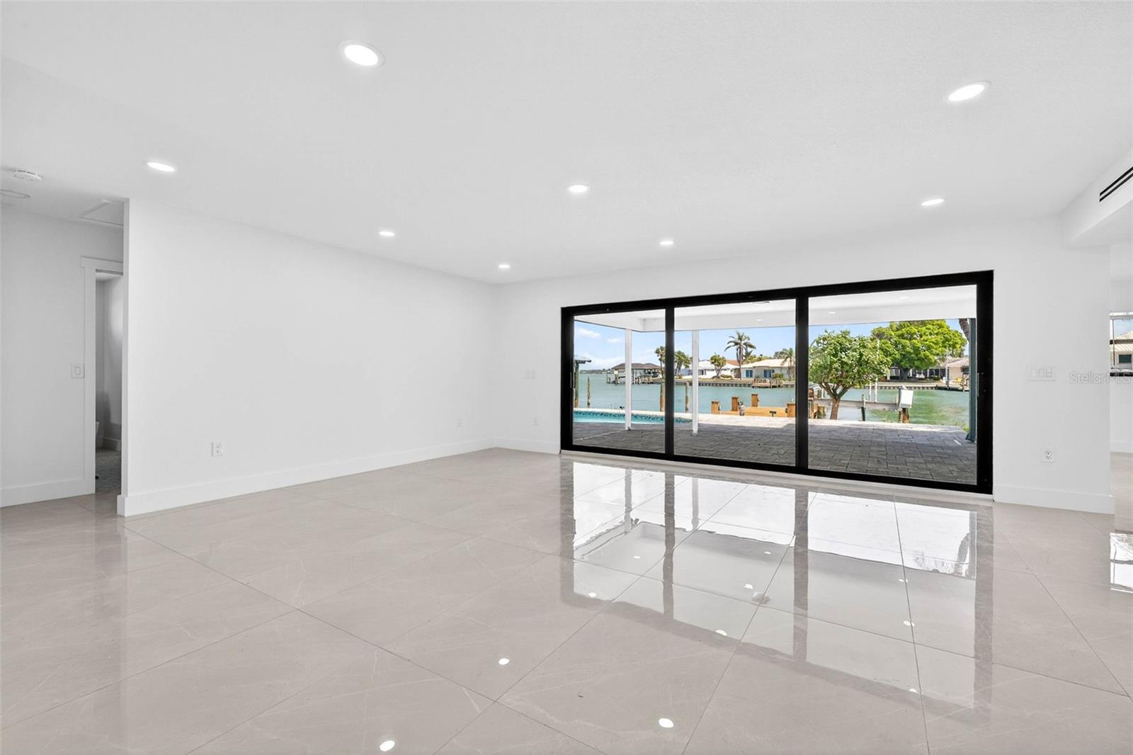 319 Midway Is Property Photo 5