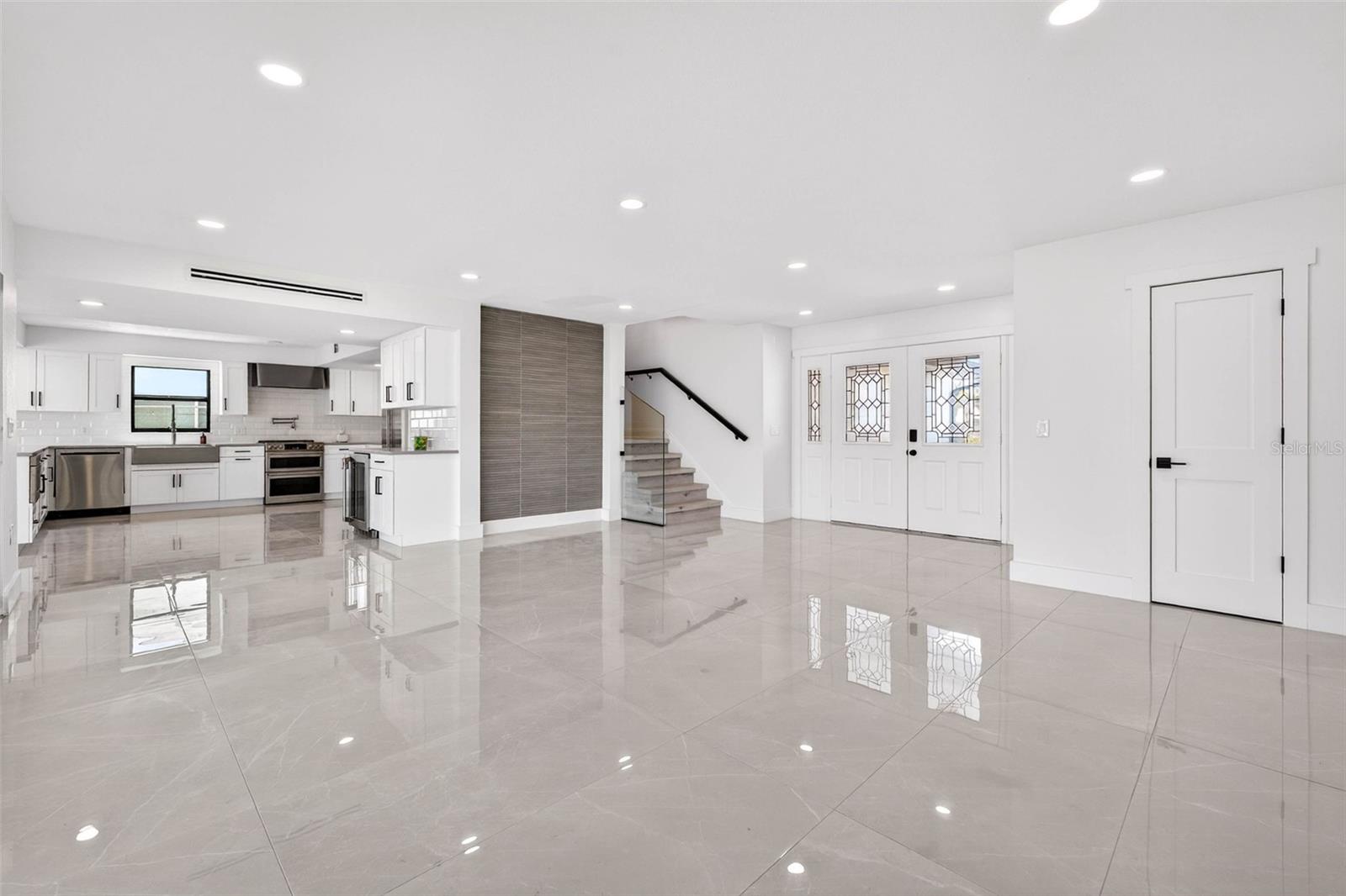 319 Midway Is Property Photo 7