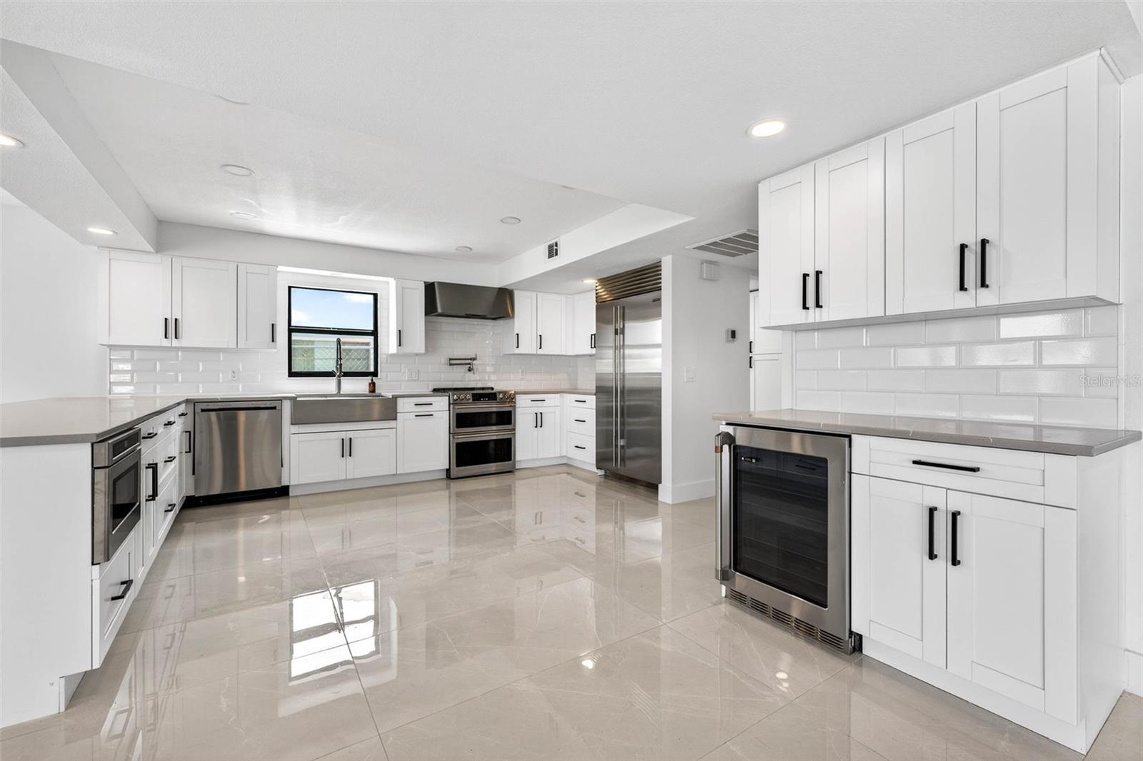 319 Midway Is Property Photo 8