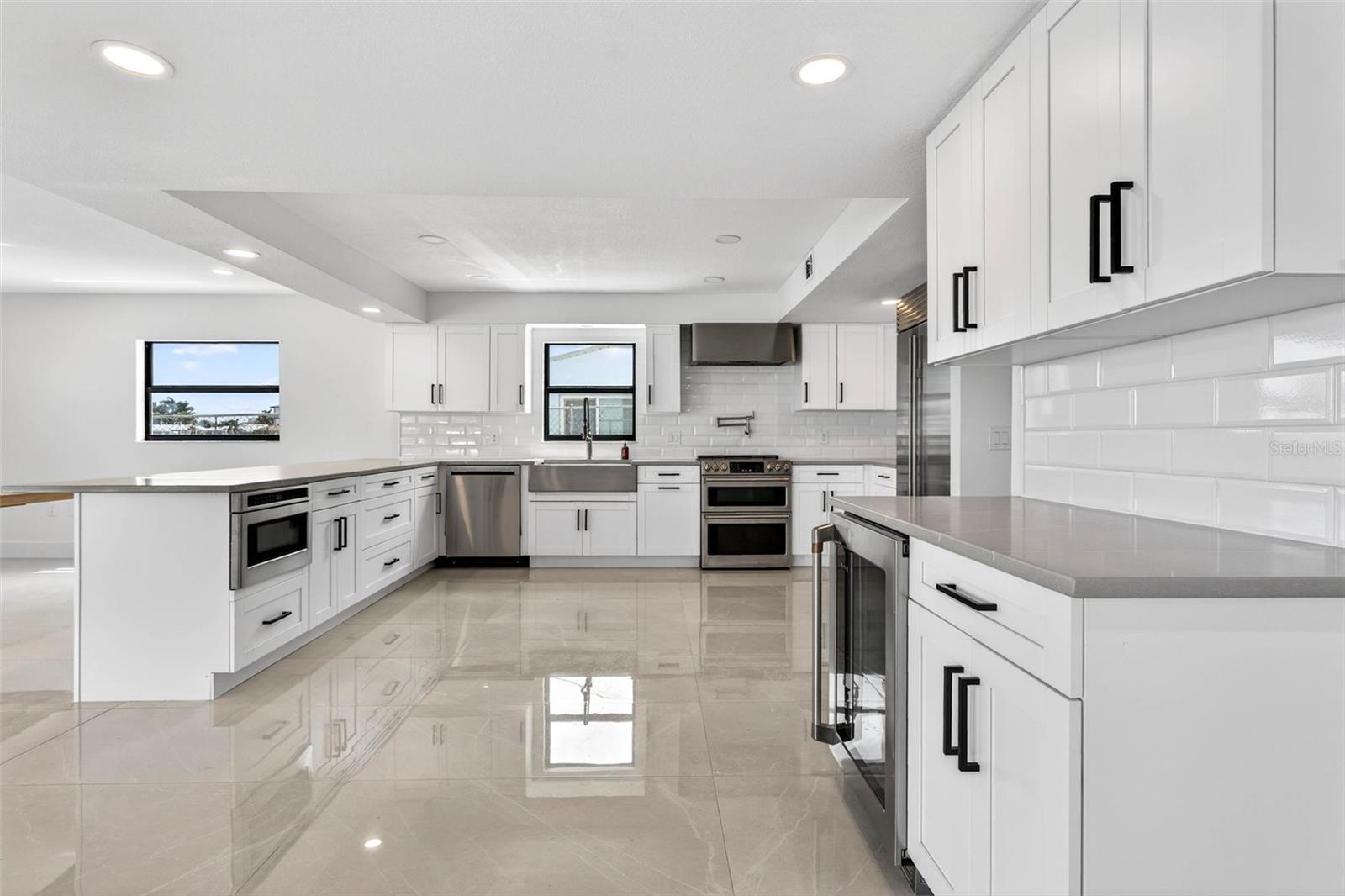 319 Midway Is Property Photo 10