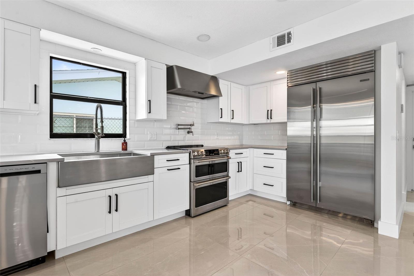 319 Midway Is Property Photo 11