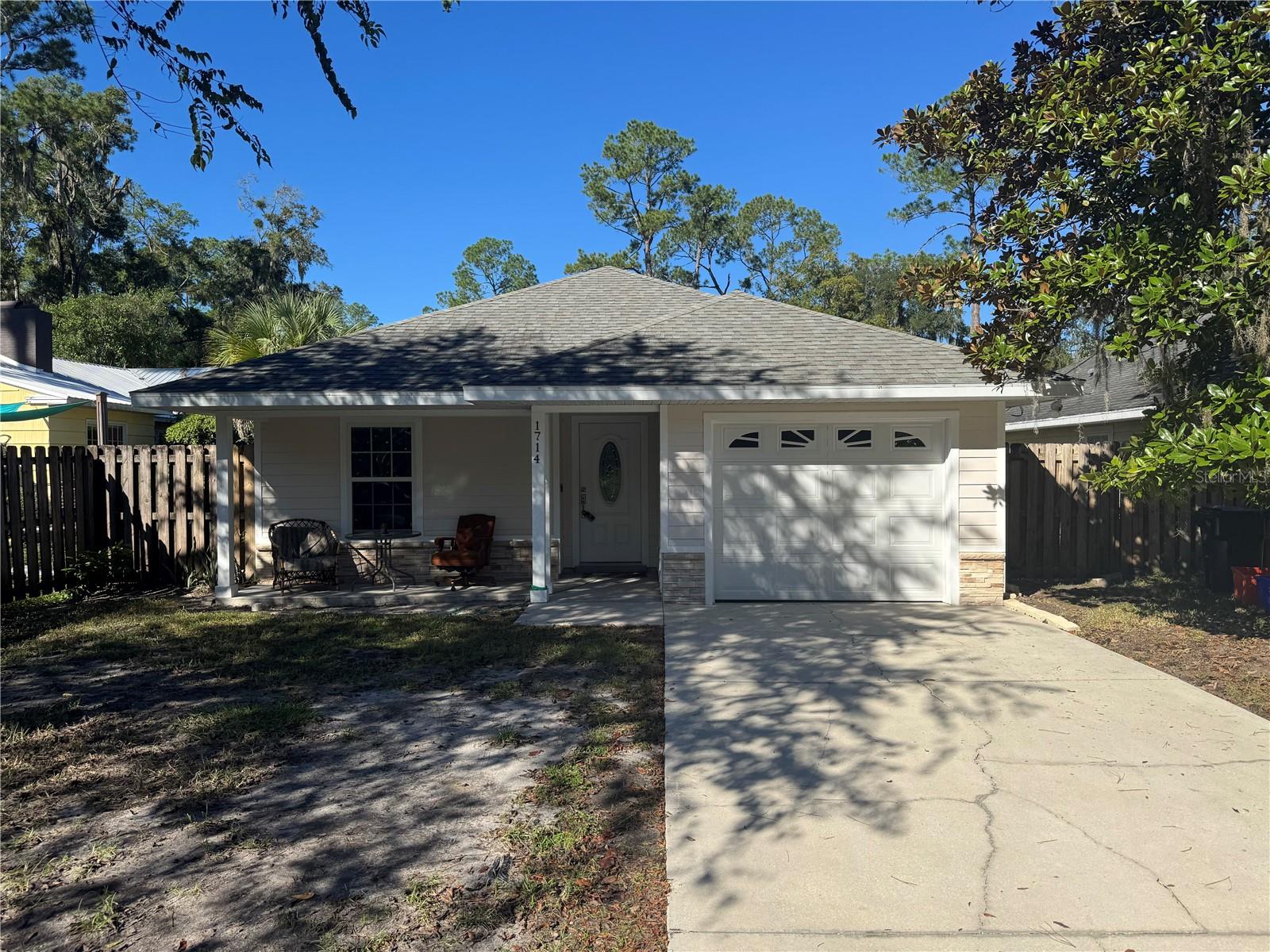 1714 Nw 9th St Property Photo 1