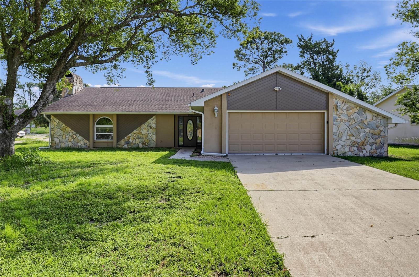 7488 ALLEN DR Property Photo 1