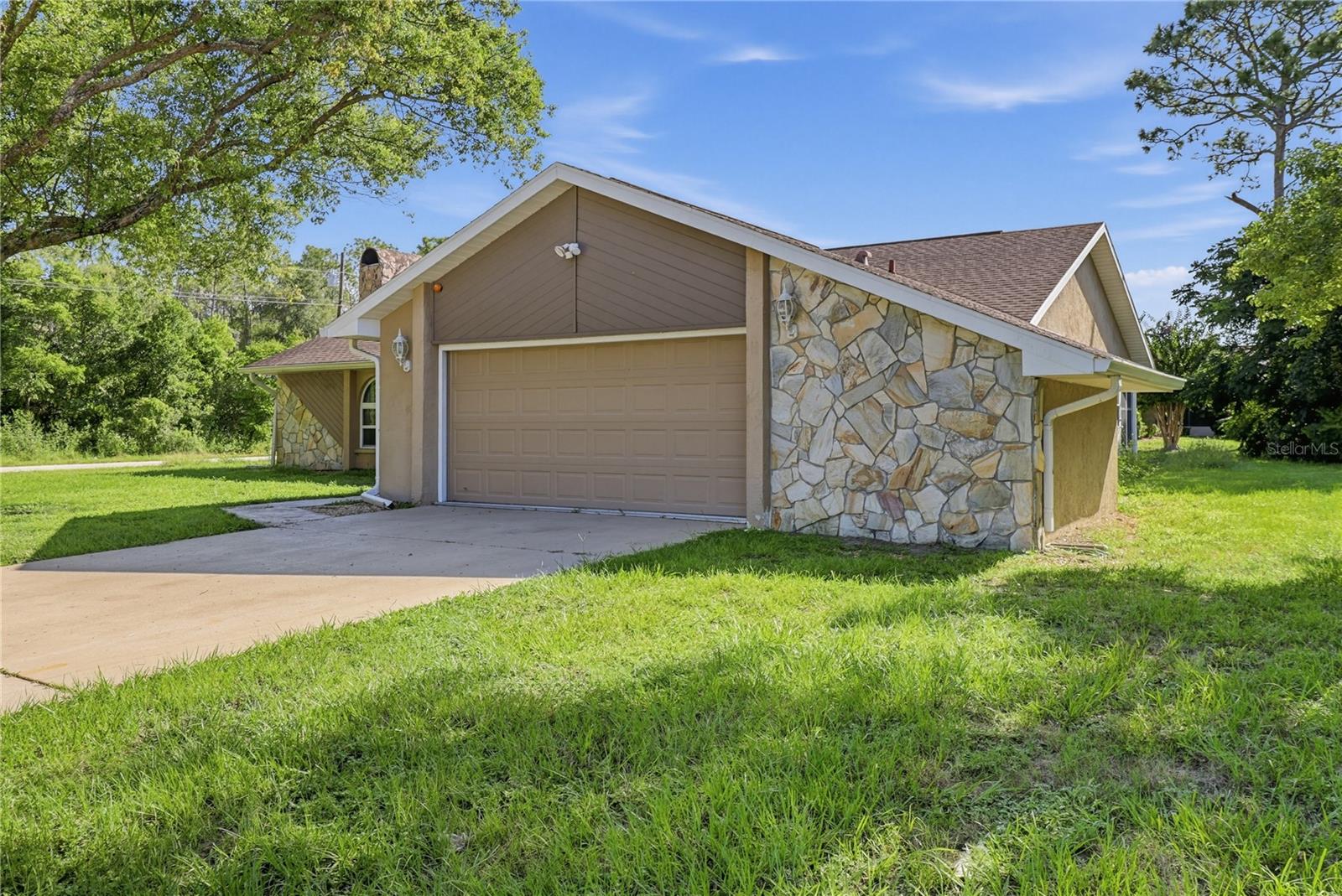 7488 Allen Dr Property Photo 2