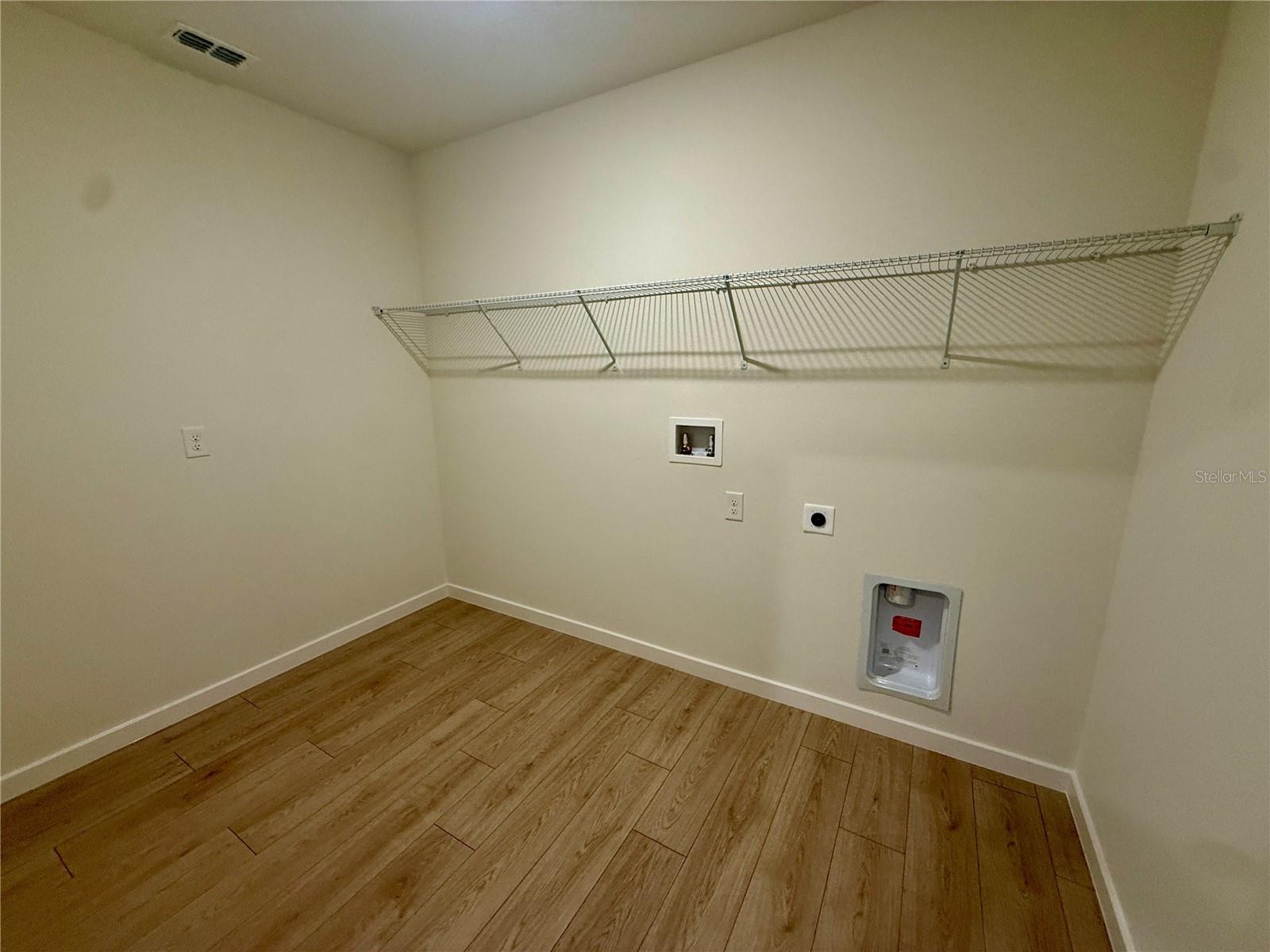 2504 Dorset Ct Property Photo 10