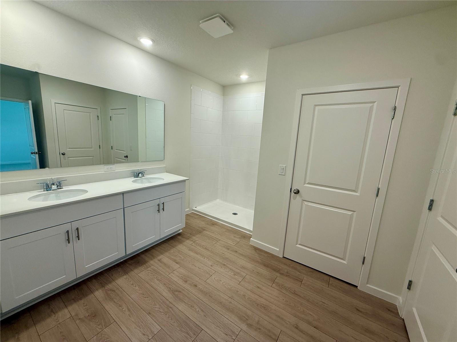 2504 Dorset Ct Property Photo 16