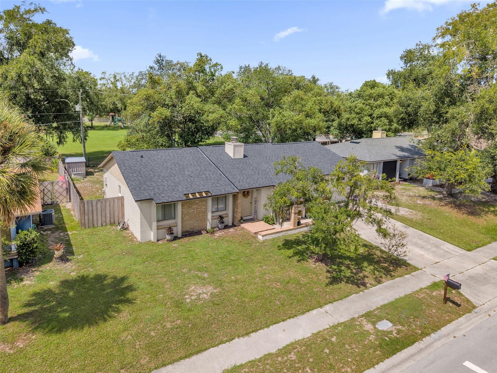 990 Waverly Dr Property Photo 32