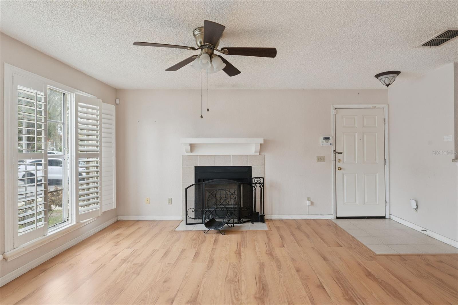 O6442222 Property Photo 3