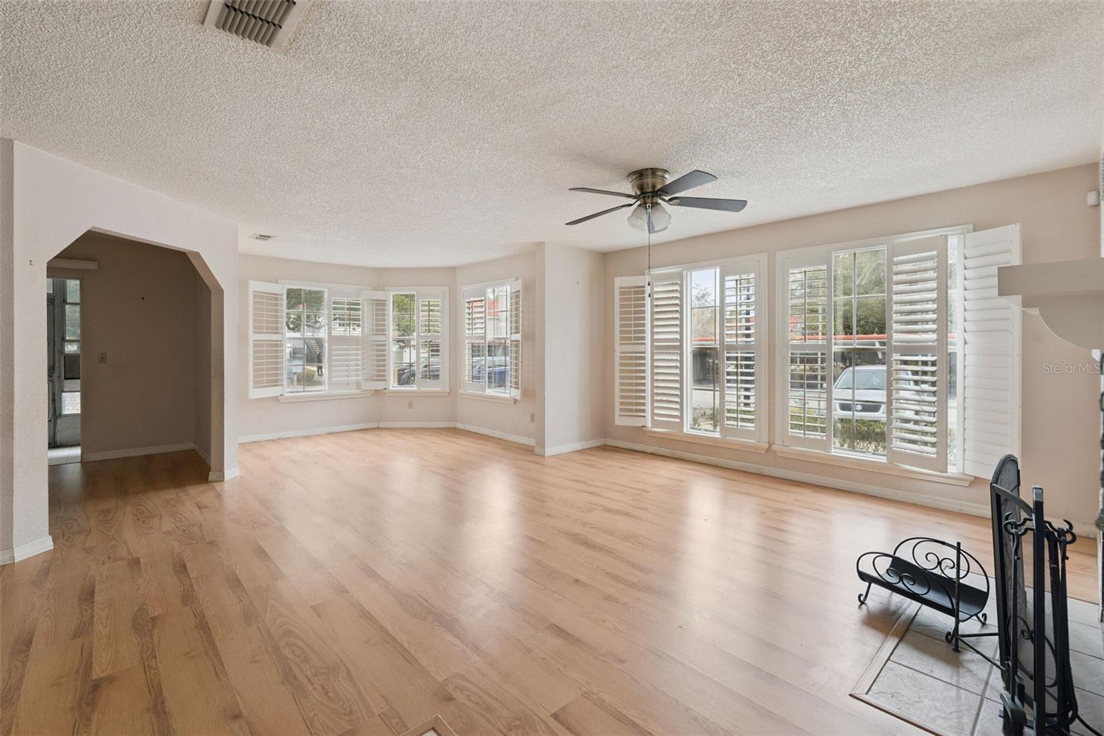O6442222 Property Photo 4