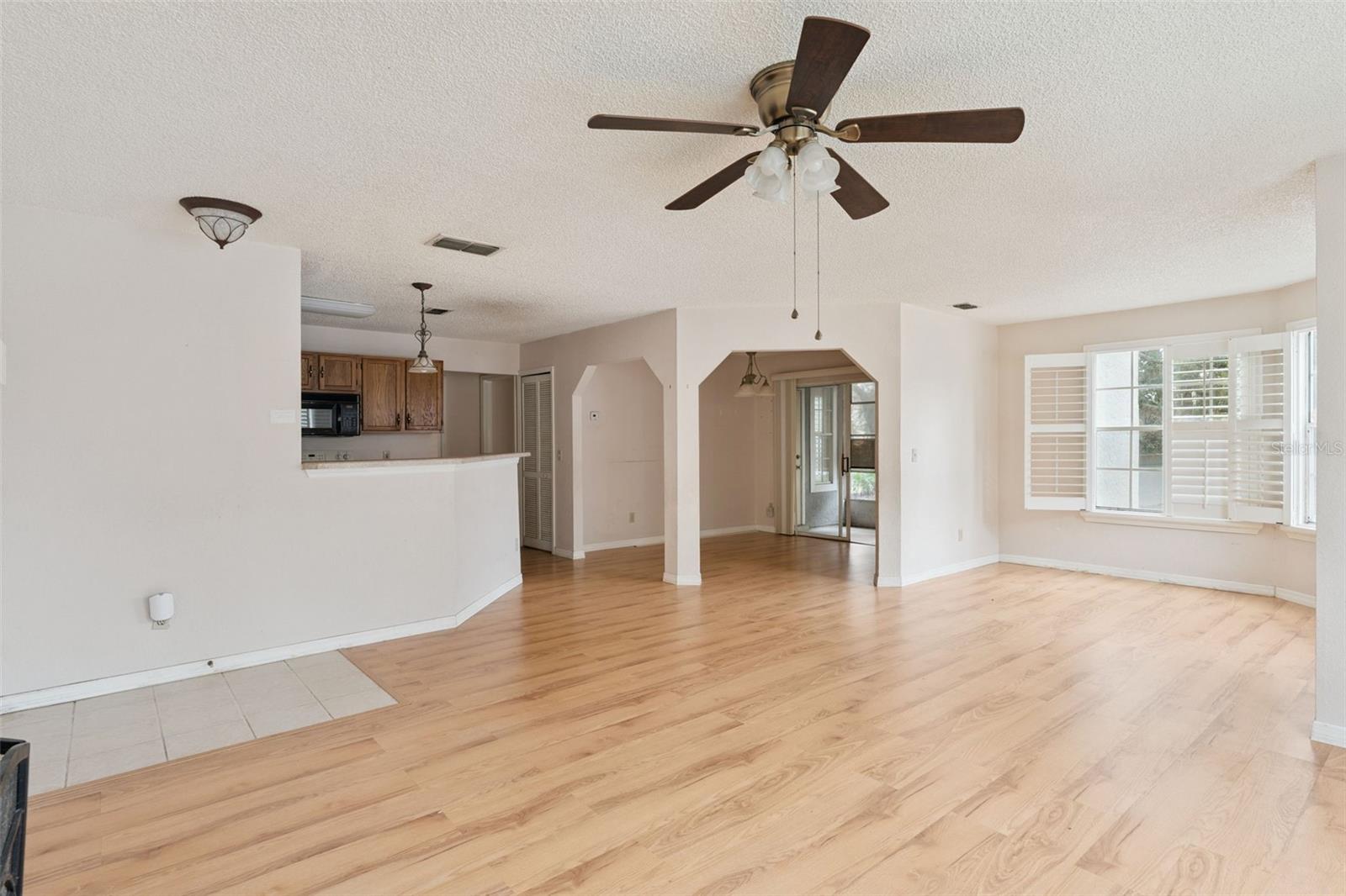 O6442222 Property Photo 5