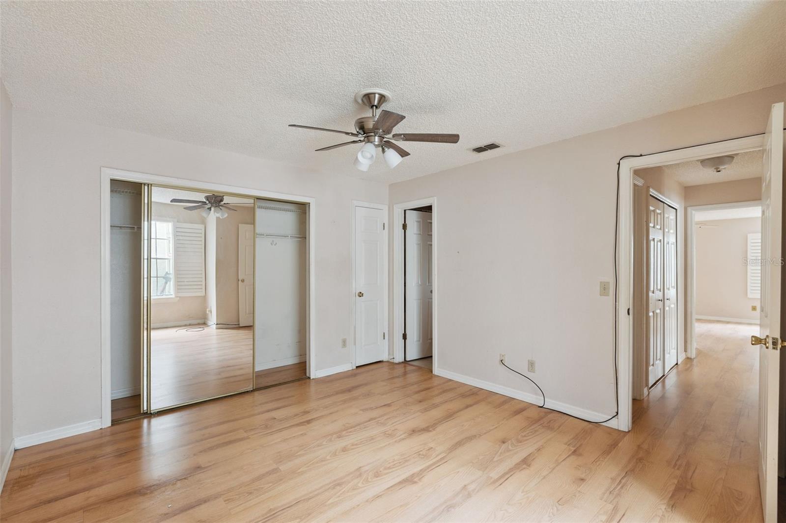 O6442222 Property Photo 9