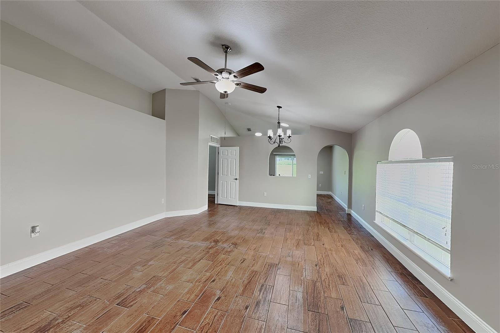 O6442262 Property Photo 3