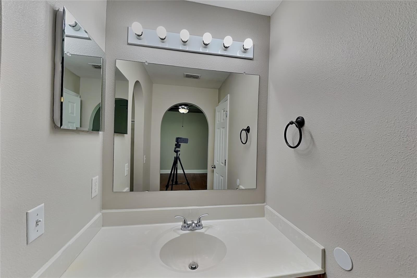 O6442262 Property Photo 9