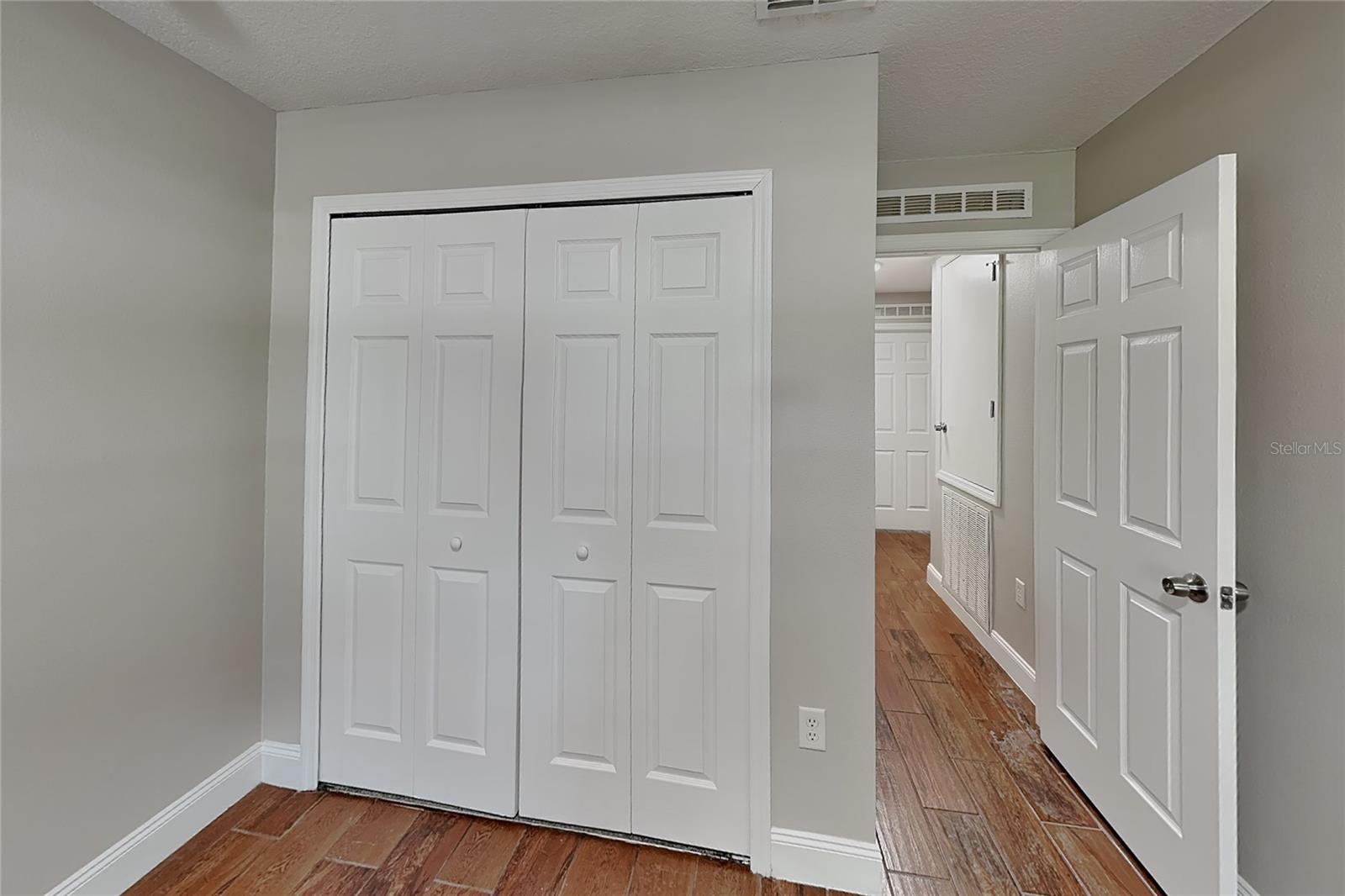 O6442262 Property Photo 12