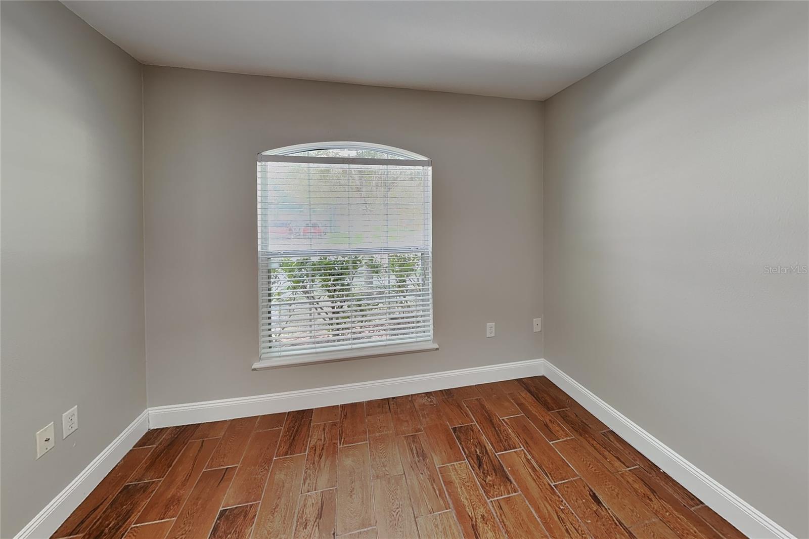 O6442262 Property Photo 13