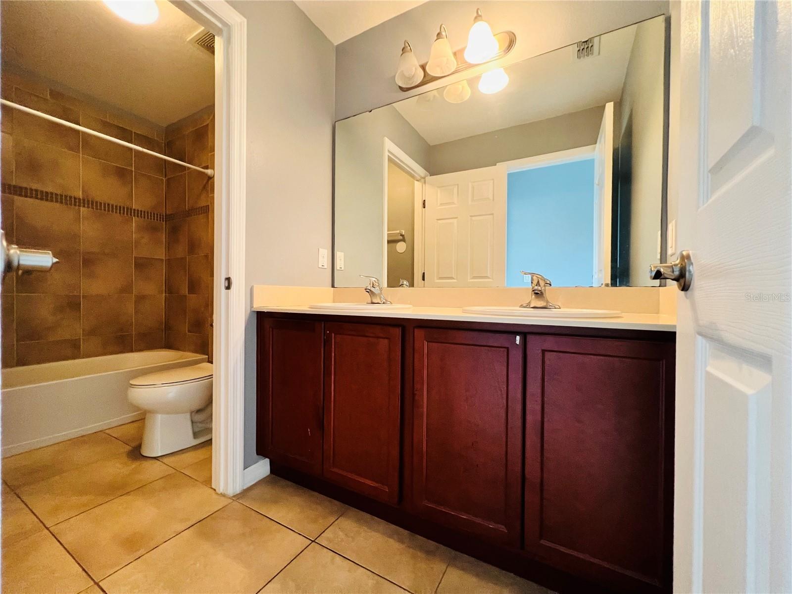 2352 Levante Ct Property Photo 19
