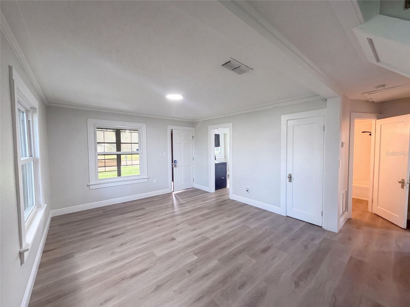 802 Massachusetts Ave Property Photo 3