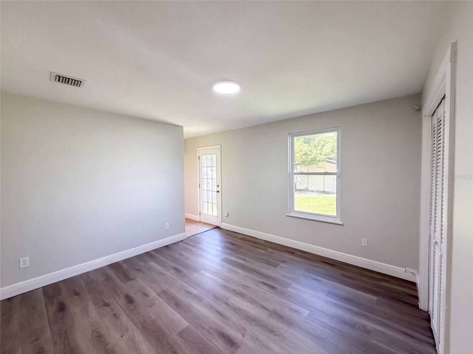 802 Massachusetts Ave Property Photo 4