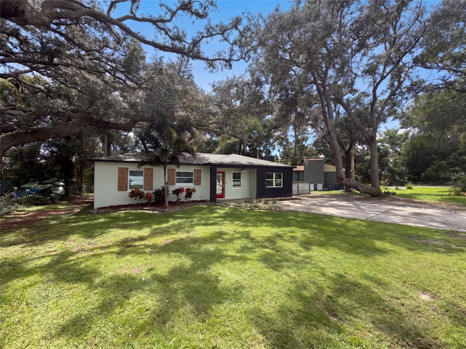10806 W Elbow Dr Property Photo 1