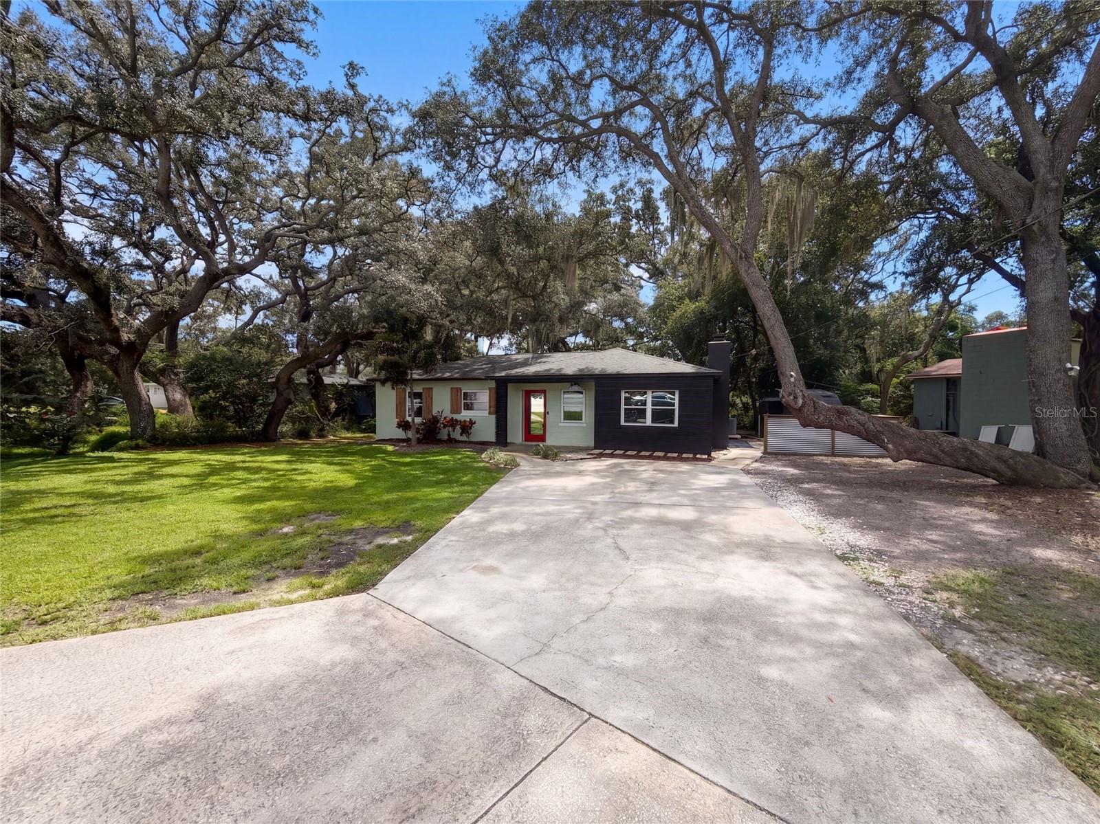 10806 W Elbow Dr Property Photo 17